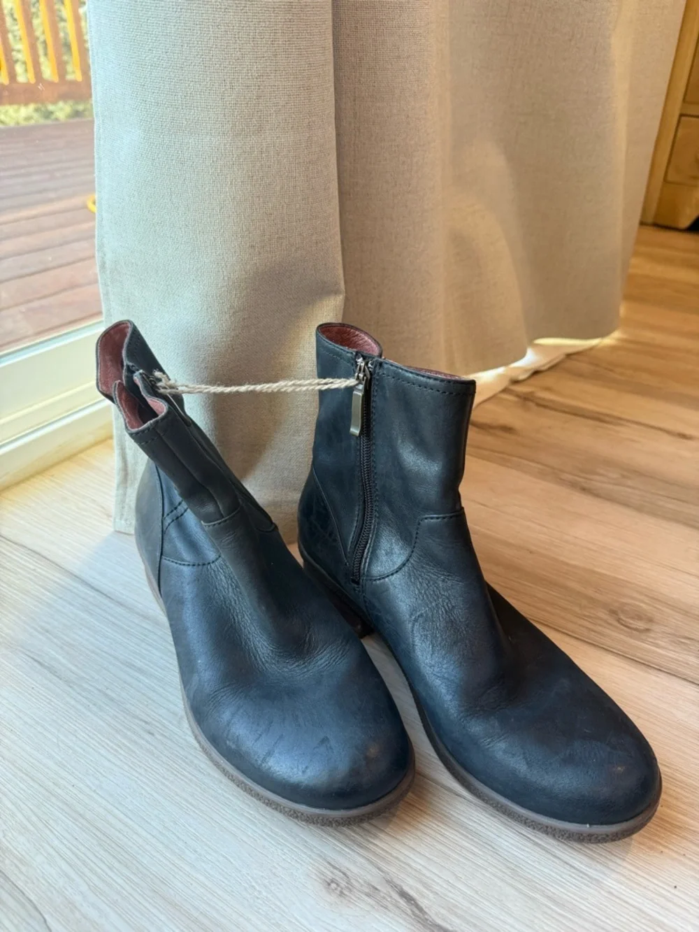 Dankso Black Leather Women's Zip Ankle Boots